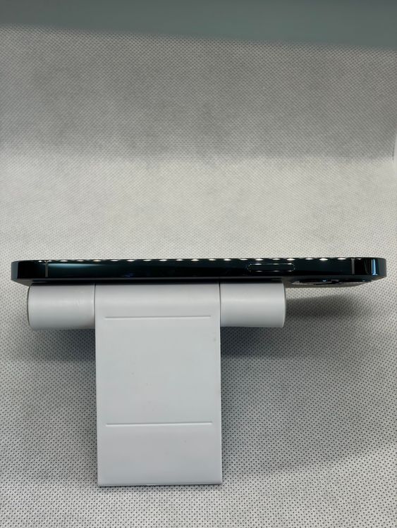 ���Хåƥ꡼84% SIM�ե꡼ iPhone12Pro 256GB �ѥ��ե��å��֥롼