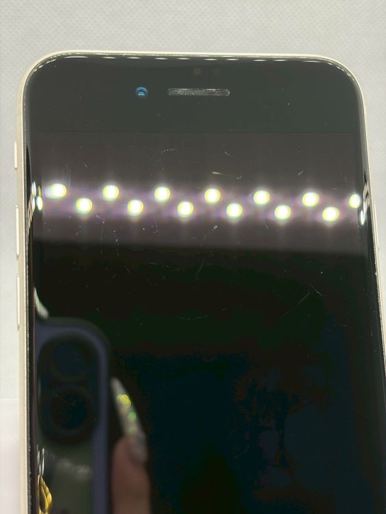 ���Хåƥ꡼81% SIM�ե꡼ iPhoneSE ��3���� 64GB �������饤��