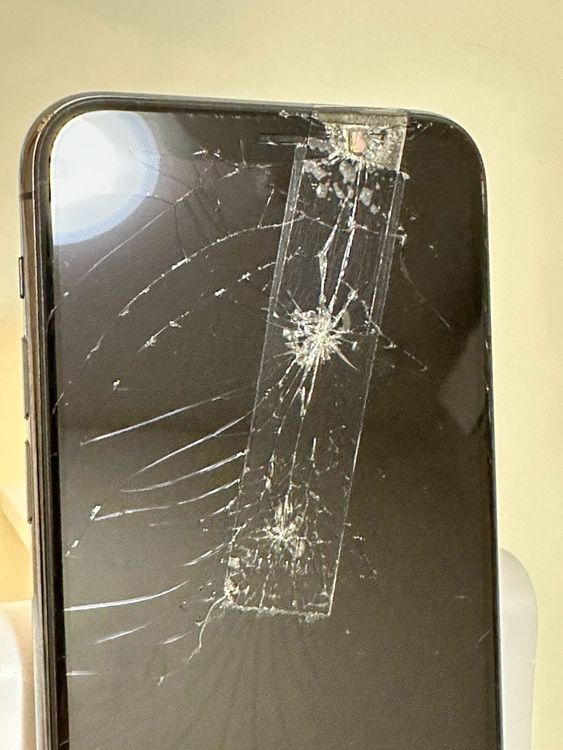 ���Хåƥ꡼100% SIM�ե꡼ iPhone11Pro 64GB ���ڡ������쥤