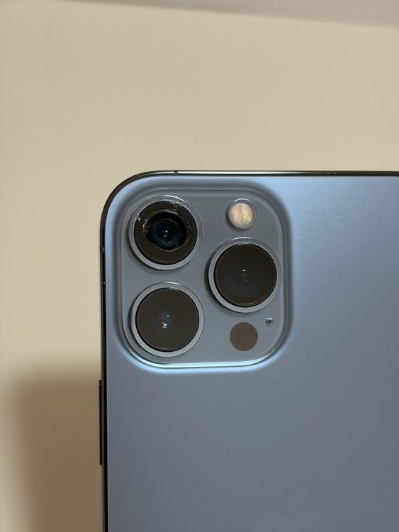 ���Хåƥ꡼86% SIM�ե꡼ iPhone13ProMax 256GB ������֥롼