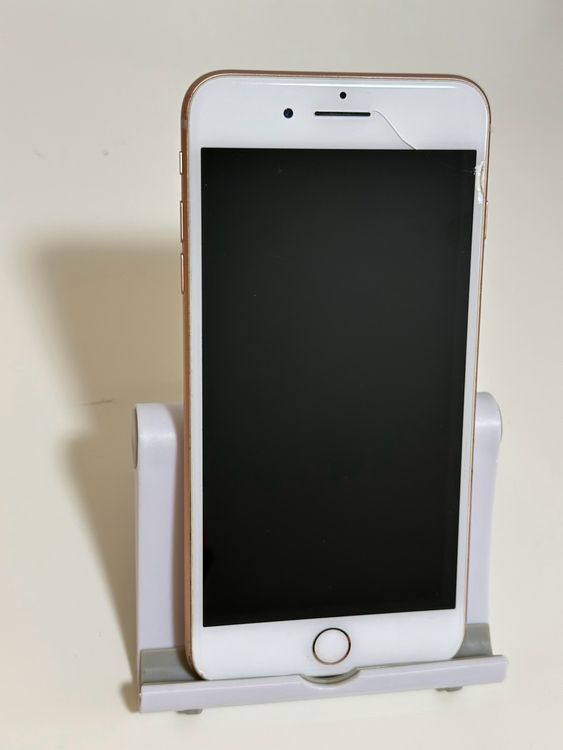 ���Хåƥ꡼84% SIM�ե꡼ iPhone8Plus 64GB �������