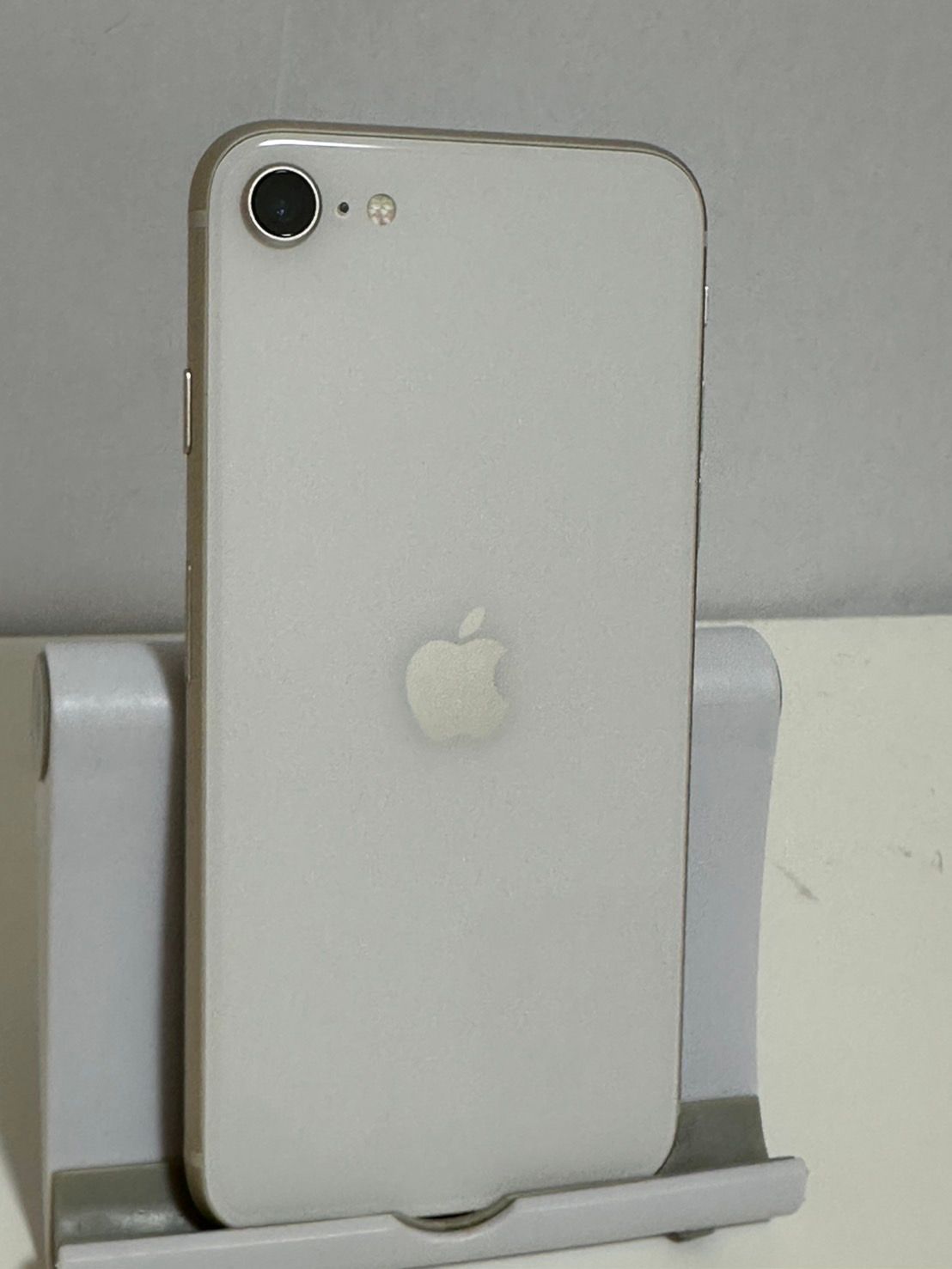IphoneSE 32GB シルバーSIMフリーバッテリー96％美品 ムスビー｜○新品同様 バッテリー96% SIMフリー iPhoneSE 第3世代
