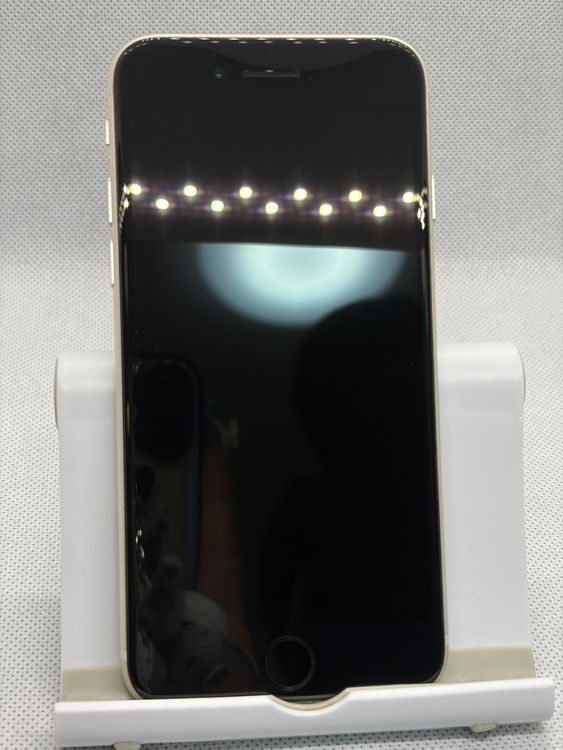��SIM�ե꡼ iPhoneSE ��3���� 128GB �������饤�� �Хåƥ꡼81%