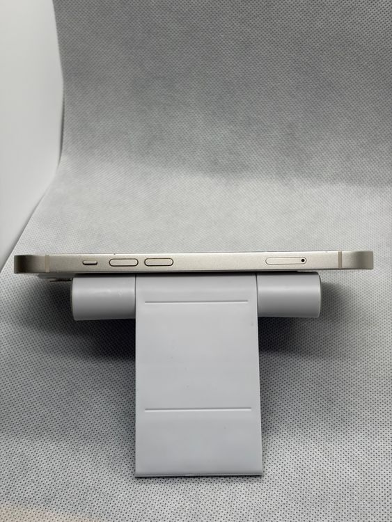 ���Хåƥ꡼81% SIM�ե꡼ iPhone13 128GB �������饤��