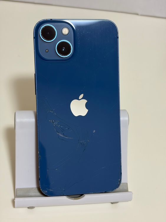 ���Хåƥ꡼86% SIM�ե꡼ iPhone13 128GB �֥롼
