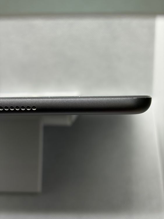 ��iPad ��7���� 128GB ���졼 Wi-Fi��ǥ�