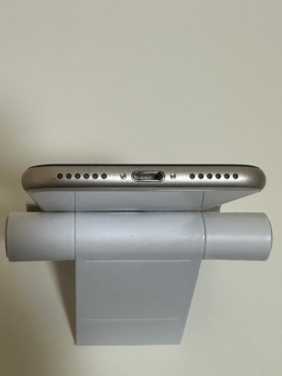 ���Хåƥ꡼80% SIM�ե꡼ iPhoneSE ��3���� 64GB �������饤��