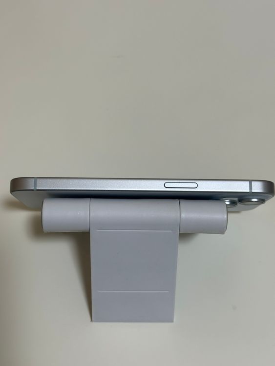 ���Хåƥ꡼87% SIM�ե꡼ iPhone15 256GB �֥롼