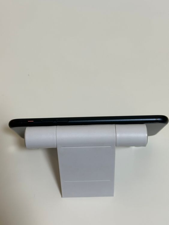 ��SIM�ե꡼ iPhoneSE ��3���� 64GB �ߥåɥʥ���