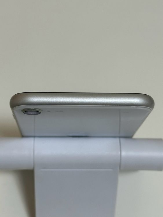 ������ SIM�ե꡼ iPhoneSE ��2���� 64GB �ۥ磻��