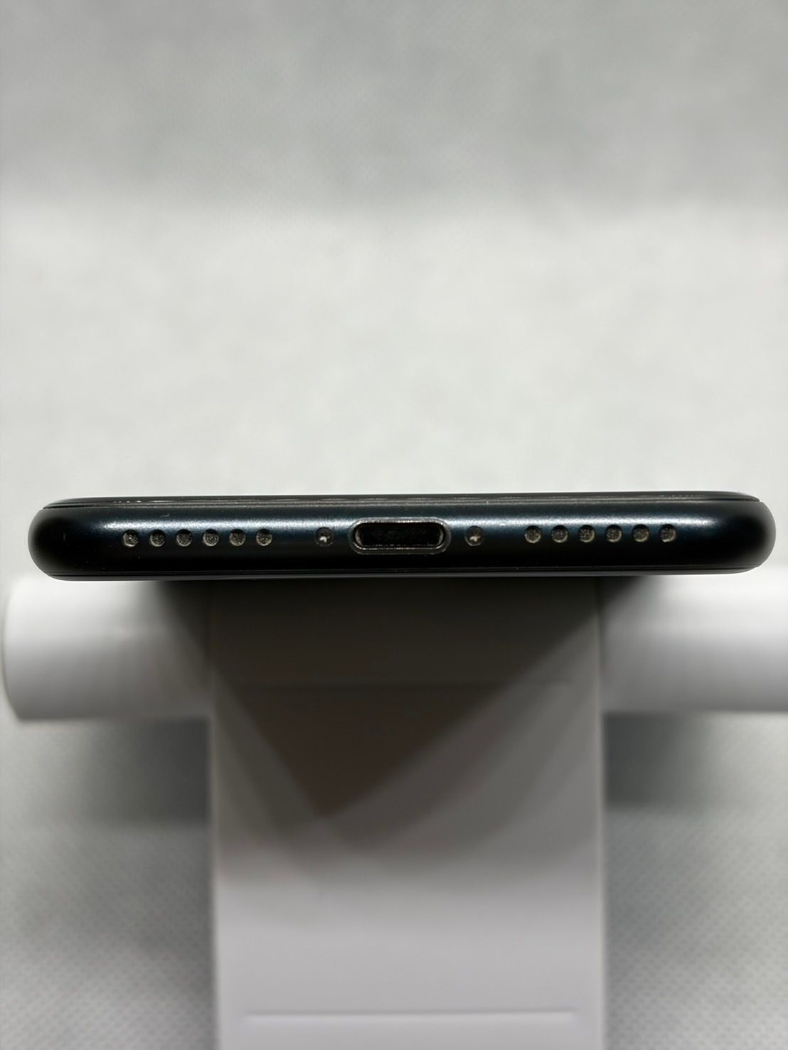 ムスビー｜○バッテリー87% 美品 SIMフリー iPhoneSE 第3世代 64GB