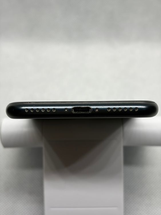 ���Хåƥ꡼87% ���� SIM�ե꡼ iPhoneSE ��3���� 64GB �ߥåɥʥ���