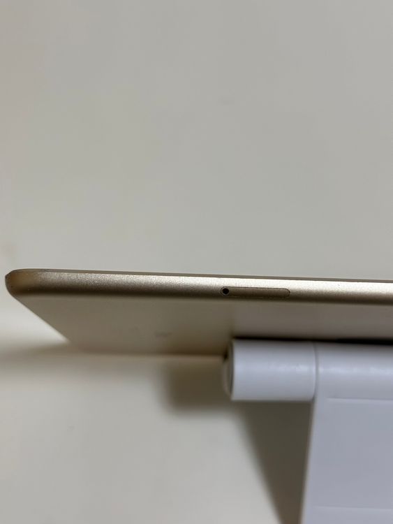 ��iPad mini 4 128GB ������� au