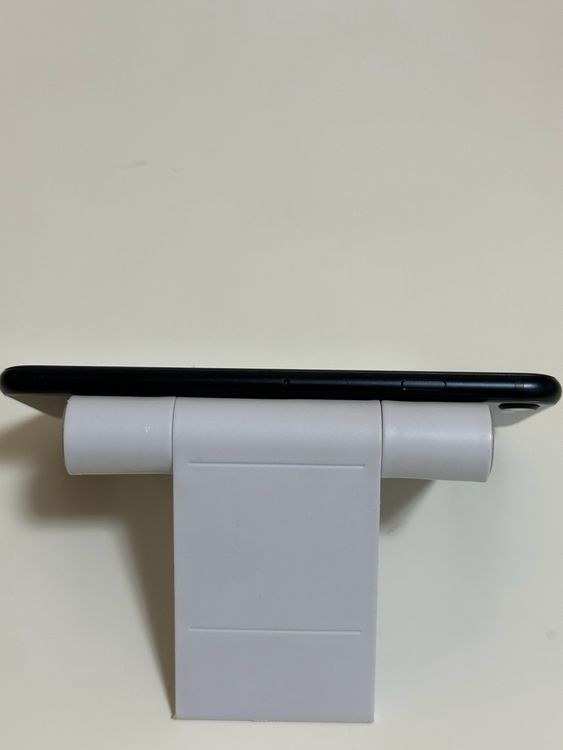 ��SIM�ե꡼ iPhoneSE ��3���� 128GB �ߥåɥʥ���