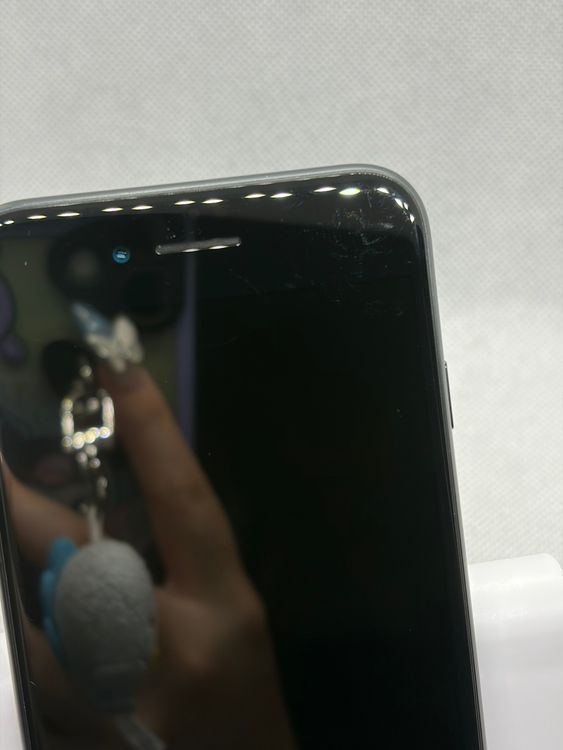 ���Хåƥ꡼89% SIM�ե꡼ iPhoneSE ��3���� 64GB �ߥåɥʥ���