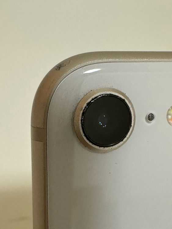 ��SIM�ե꡼ iPhoneSE ��3���� 64GB �������饤��