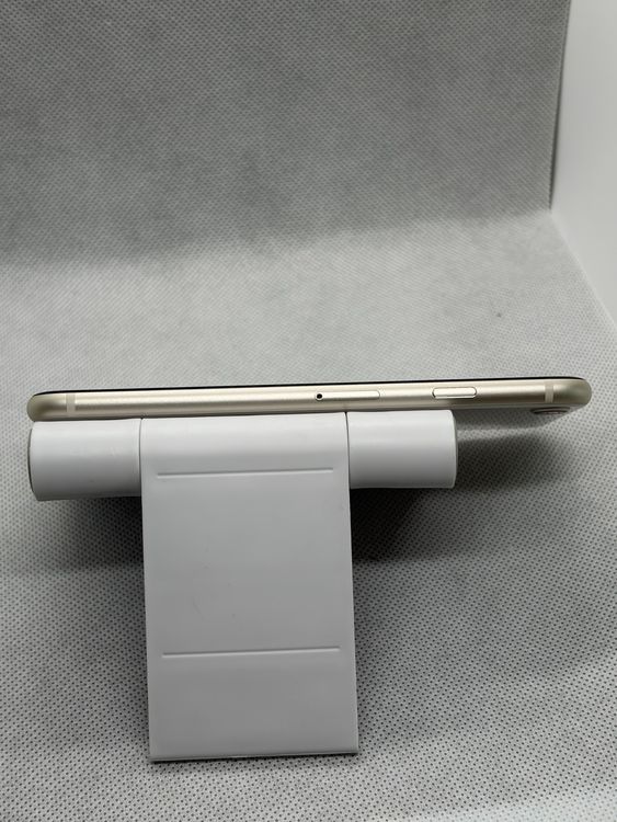 ��Ķ���� �Хåƥ꡼89% SIM�ե꡼ iPhoneSE ��3���� 128GB �������饤��