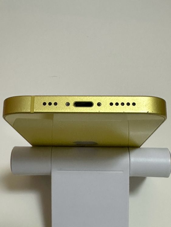 ���Хåƥ꡼84% SIM�ե꡼ iPhone14 128GB ��������