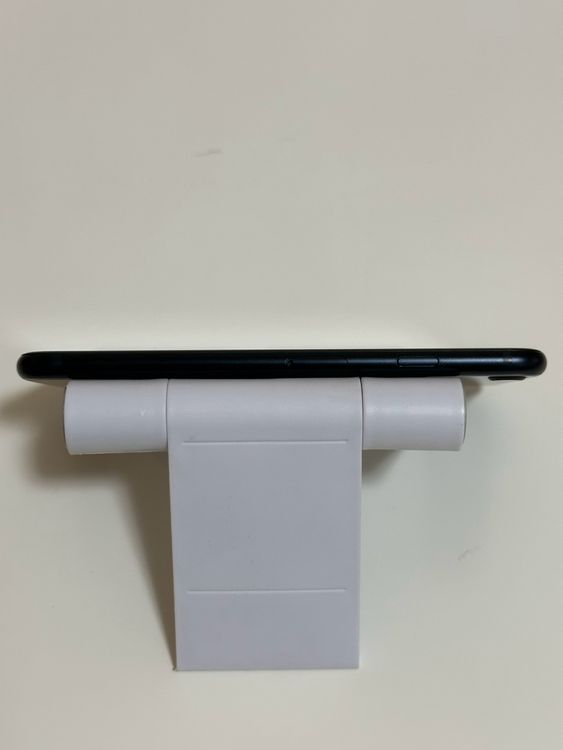 ������Ʊ�� SIM�ե꡼ iPhoneSE ��3���� 64GB �ߥåɥʥ���
