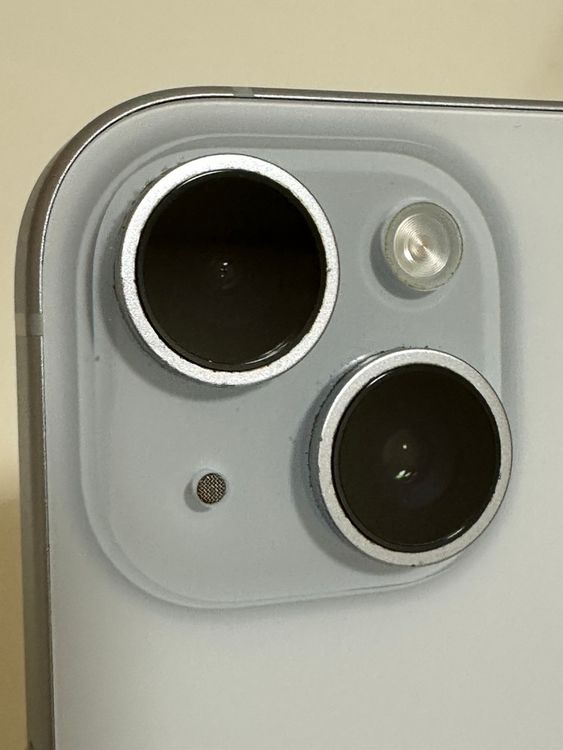 ���Хåƥ꡼81% SIM�ե꡼ iPhone15 128GB �֥롼