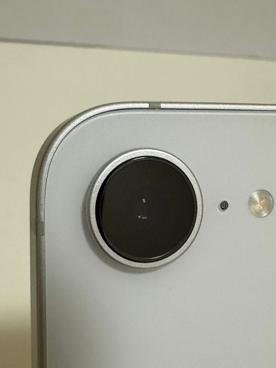 ���Хåƥ꡼100% SIM�ե꡼ iPhone16e 128GB �ۥ磻��
