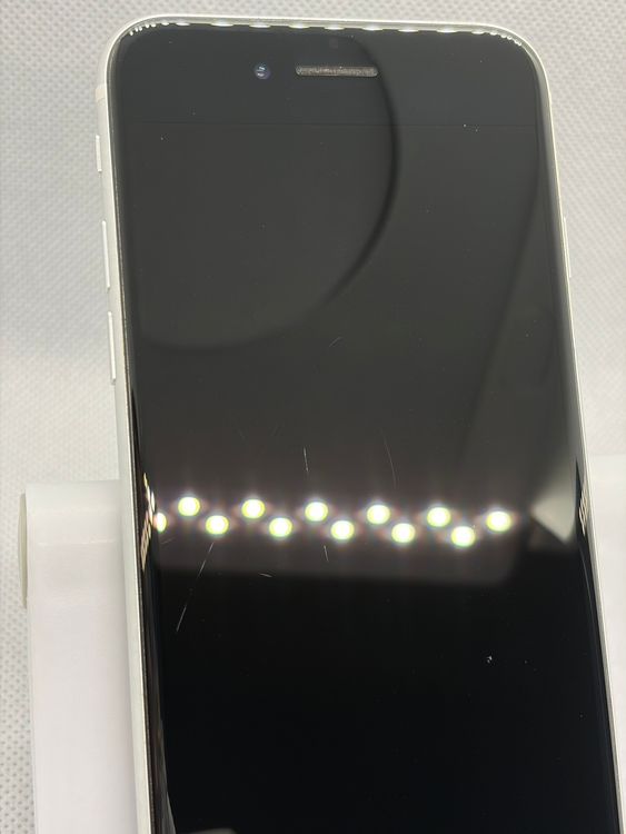 ���Хåƥ꡼86% SIM�ե꡼ iPhoneSE ��2���� 256GB �ۥ磻��