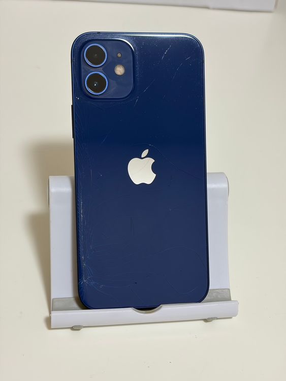 ���Хåƥ꡼85% SIM�ե꡼ iPhone12 64GB �֥롼