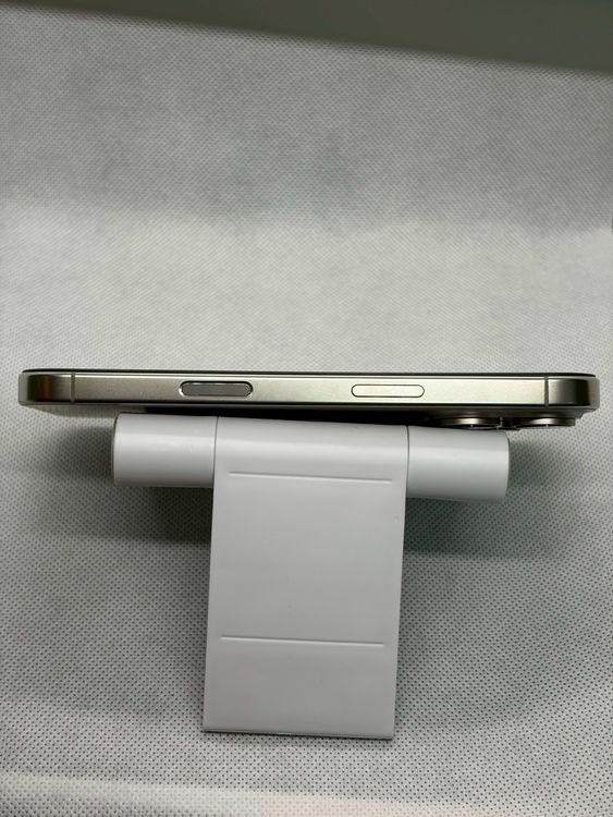 ���Хåƥ꡼87% SIM�ե꡼ iPhone16Pro 256GB �ʥ���������˥���