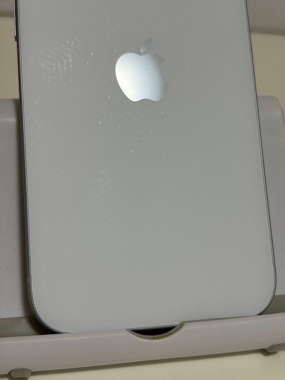 ���Хåƥ꡼85% SIM�ե꡼ iPhone15 128GB �֥롼