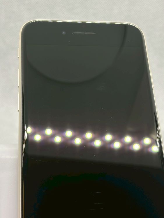 ���Хåƥ꡼85% SIM�ե꡼ iPhoneSE ��3���� 64GB �������饤��