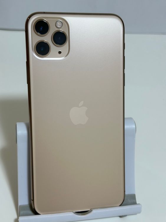 ���Хåƥ꡼82% SIM�ե꡼ iPhone11ProMax 64GB �������