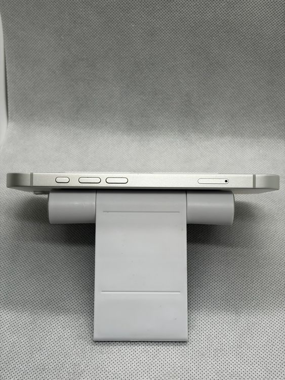 ���Хåƥ꡼90% SIM�ե꡼ iPhone16e 128GB �ۥ磻��