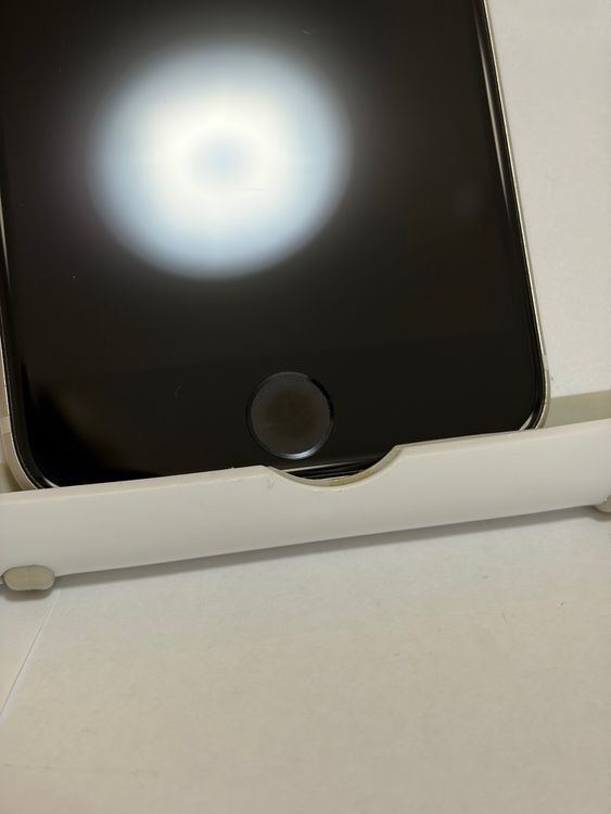 ���Хåƥ꡼84% SIM�ե꡼ iPhoneSE ��3���� 64GB �������饤��