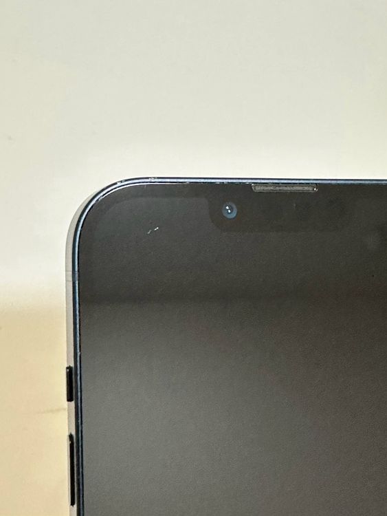 ���Хåƥ꡼84% SIM�ե꡼ iPhone13 256GB �ߥåɥʥ���