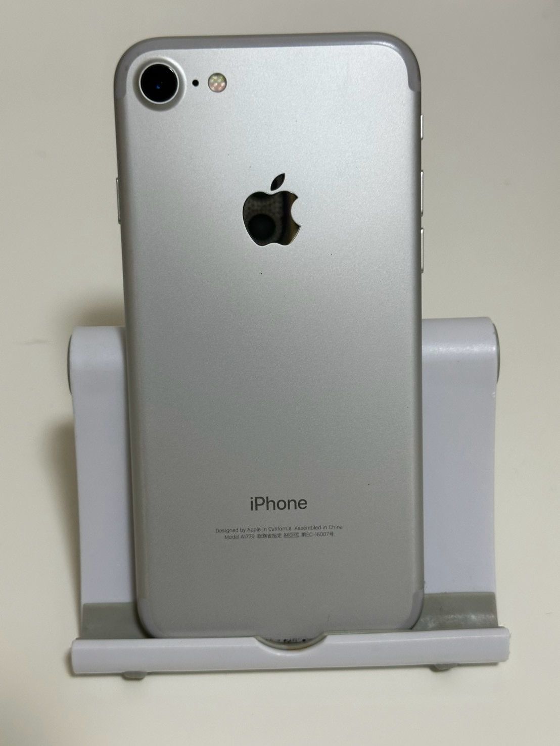 ムスビー｜○バッテリー84% SIMフリー iPhone7 32GB シルバー【iPhone7