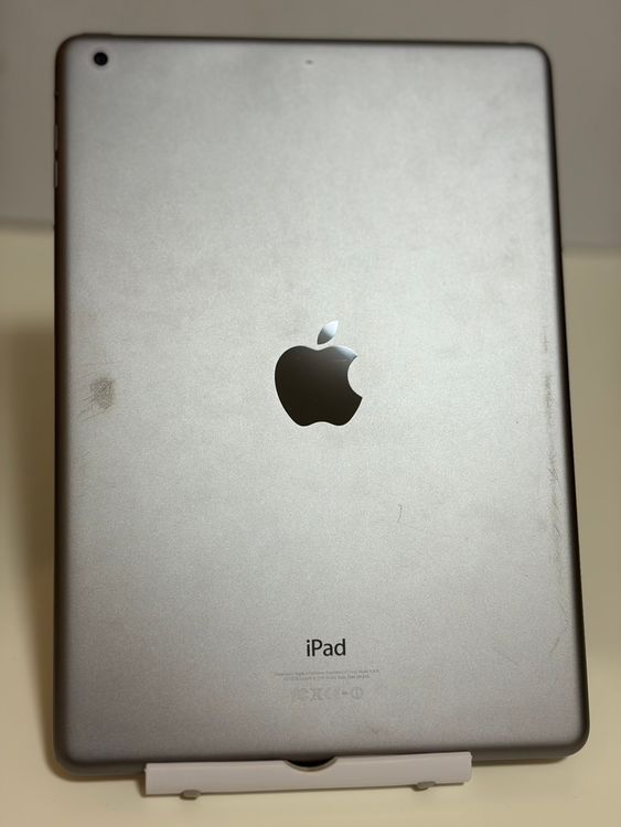 ���Хåƥ꡼82% iPad Air 16GB ���졼 Wi-Fi��ǥ�