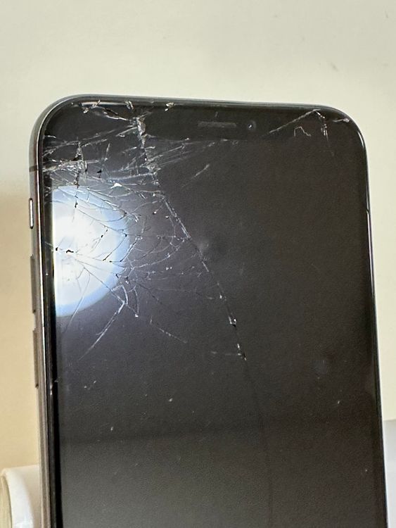 ���Хåƥ꡼84% SIM�ե꡼ iPhoneX 256GB ���ڡ������쥤