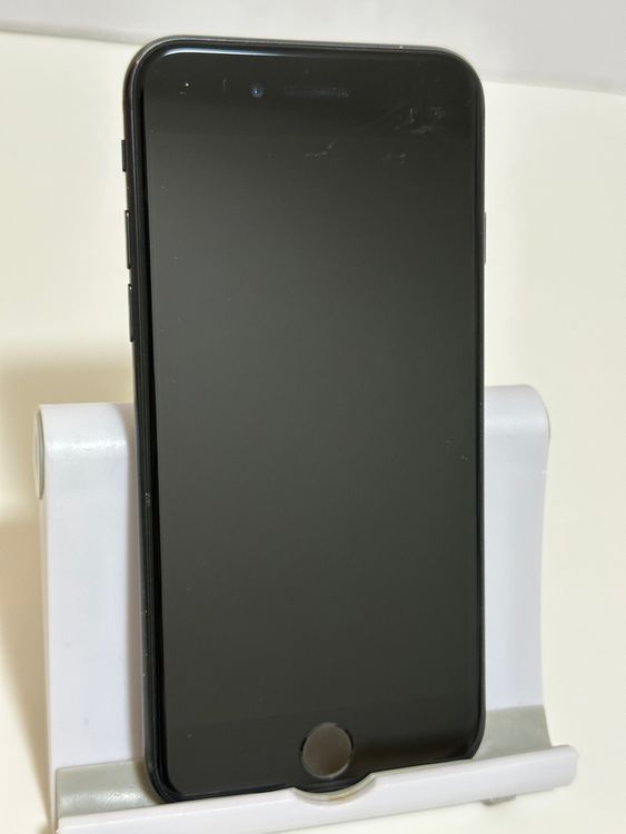���Хåƥ꡼81% SIM�ե꡼ iPhoneSE ��2���� 64GB �֥�å�