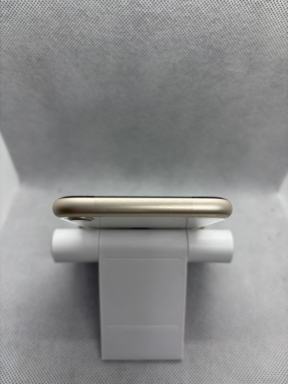 ������̤���� SIM�ե꡼ iPhoneSE ��3���� 64GB �������饤��