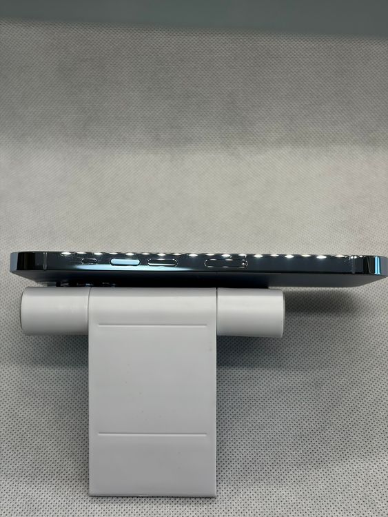 ���Хåƥ꡼85% SIM�ե꡼ iPhone13Pro 128GB ������֥롼