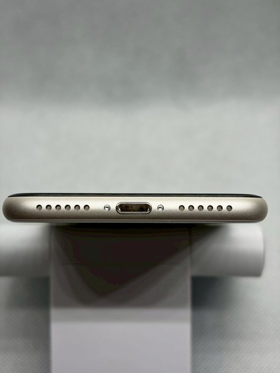 ��Ķ���� SIM�ե꡼ iPhoneSE ��3���� 64GB �������饤�� �Хåƥ꡼82%