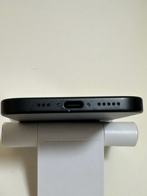 ���Хåƥ꡼84% SIM�ե꡼ iPhone15 128GB �֥�å�