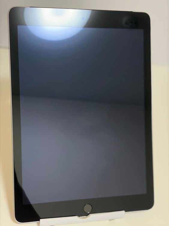 ��SIM�ե꡼ iPad ��5���� 32GB ���졼