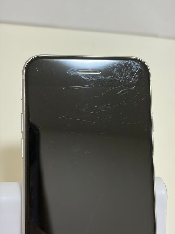 ���Хåƥ꡼81% SIM�ե꡼ iPhoneSE ��2���� 64GB �ۥ磻��