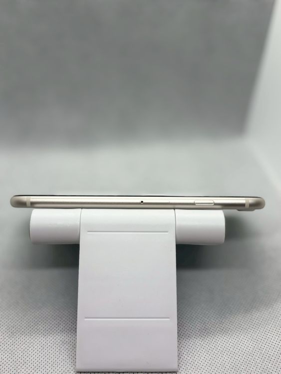 ������ SIM�ե꡼ iPhoneSE ��3���� 64GB �������饤�� �Хåƥ꡼83%