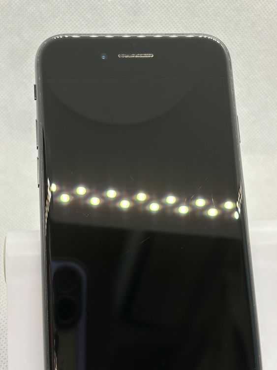 ���Хåƥ꡼84% SIM�ե꡼ iPhoneSE ��2���� 128GB �֥�å�