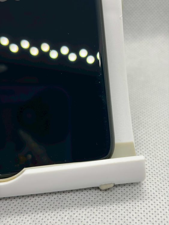 ���Хåƥ꡼90% Ķ���� SIM�ե꡼ iPhoneSE ��3���� 128GB �ߥåɥʥ���