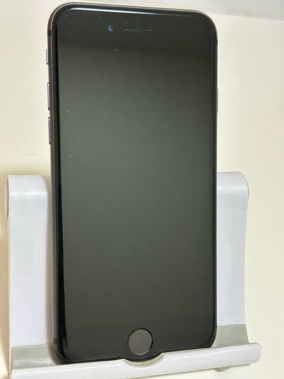 ���Хåƥ꡼85% SIM�ե꡼ iPhone8 64GB ���졼