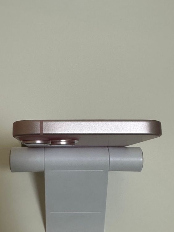 ���Хåƥ꡼88% SIM�ե꡼ iPhone15Plus 128GB �ԥ�