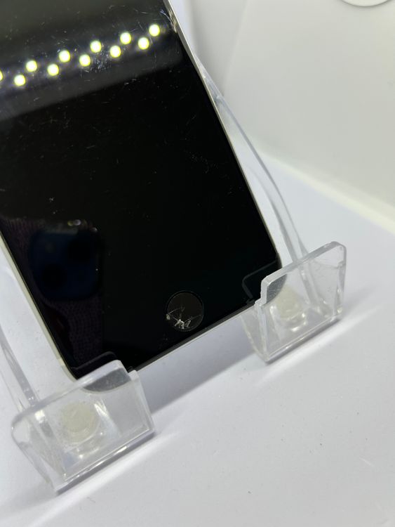 ��SIM�ե꡼ iPhoneSE��2����  64GB �ۥ磻�� �Хåƥ꡼98%